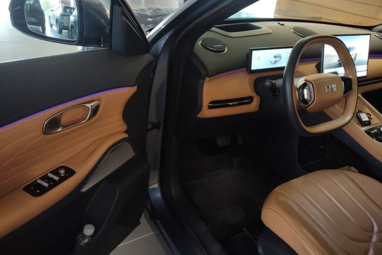 Used Geely Galaxy Xingjian 7 EM-i 2025 120km Navigator Edition Interior 3