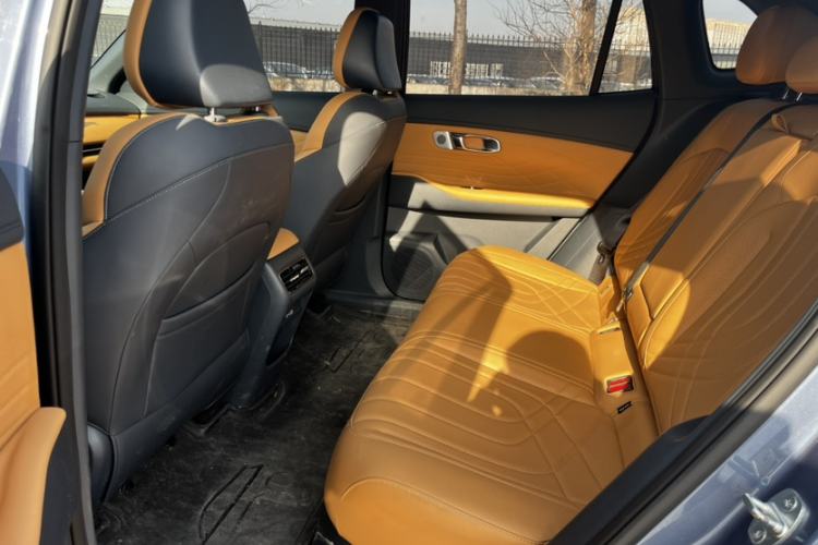 Used Geely Galaxy Xingjian 7 EM-i 2025 120km Navigator Edition Interior 3