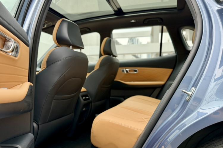 Used Geely Galaxy Xingjian 7 EM-i 2025 120km Navigator Edition Interior 3