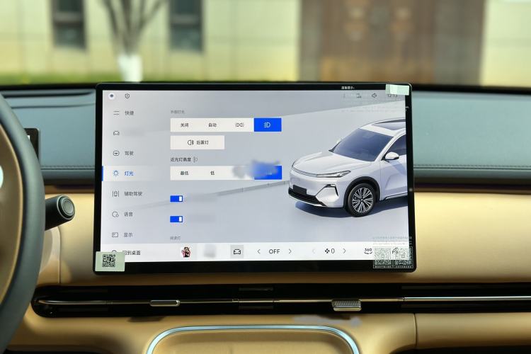 Used Geely Galaxy Xingjian 7 EM-i 2025 120km Navigator Edition Interior 4