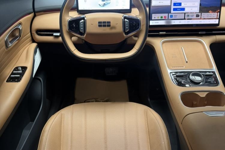 Used Geely Galaxy Xingjian 7 EM-i 2025 120km Navigator Edition Interior 4