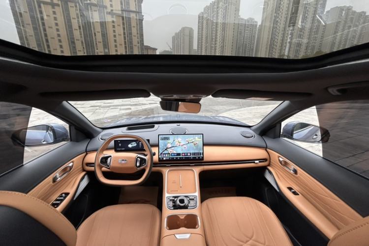Used Geely Galaxy Xingjian 7 EM-i 2025 120km Navigator Edition Interior 4