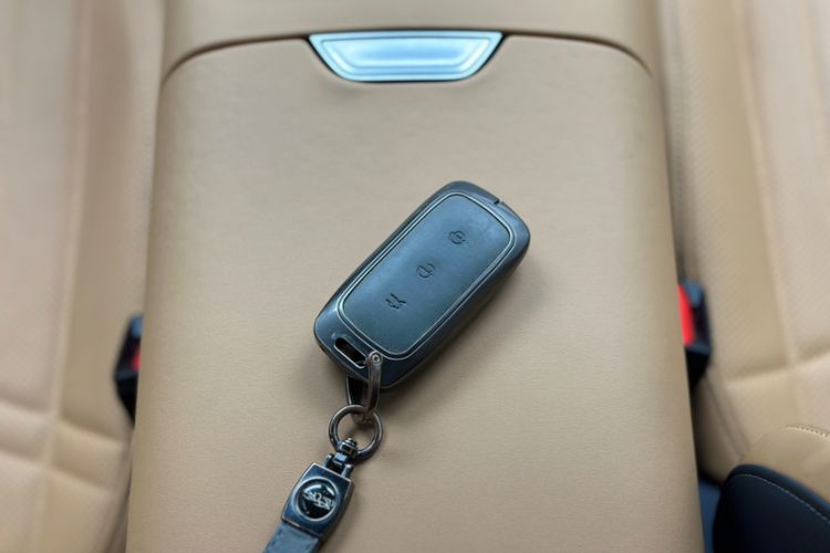 Used Geely Galaxy Xingjian 7 EM-i 2025 120km Navigator Edition Interior 4