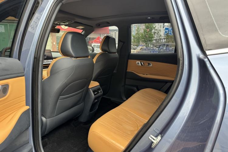 Used Geely Galaxy Xingjian 7 EM-i 2025 120km Exploration+ Version Interior 4
