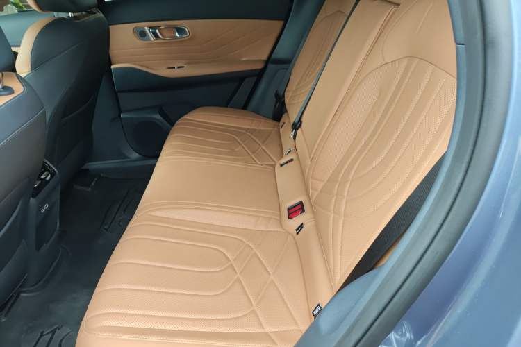 Used Geely Galaxy Xingjian 7 EM-i 2025 120km Navigator Edition Interior 4