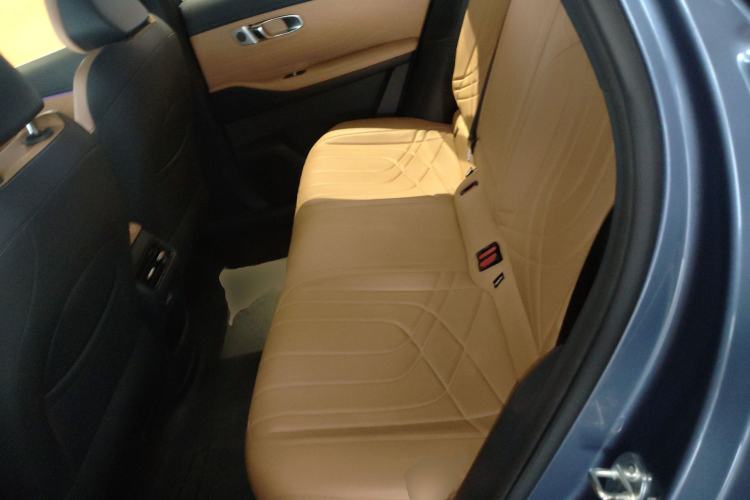 Used Geely Galaxy Xingjian 7 EM-i 2025 120km Navigator Edition Interior 4
