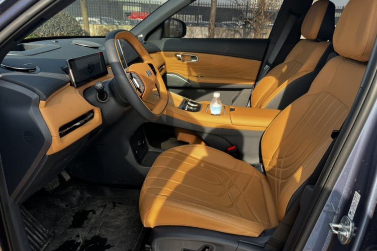 Used Geely Galaxy Xingjian 7 EM-i 2025 120km Navigator Edition Interior 4