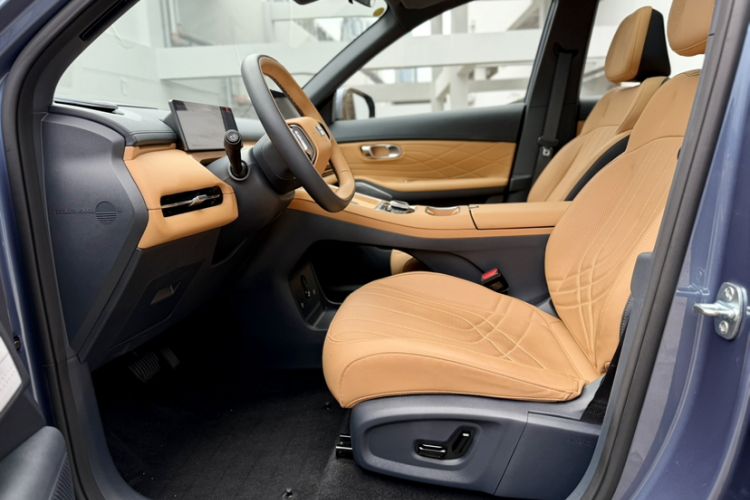 Used Geely Galaxy Xingjian 7 EM-i 2025 120km Navigator Edition Interior 4