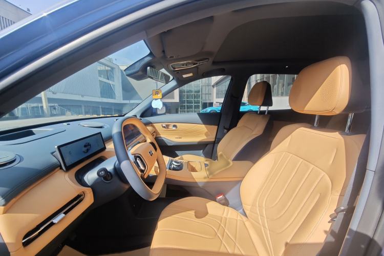 Used Geely Galaxy Xingjian 7 EM-i 2025 120km Navigator Edition Interior 4