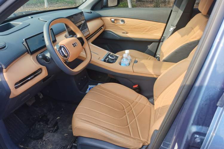 Used Geely Galaxy Xingjian 7 EM-i 2025 120km Navigator Edition Interior 5