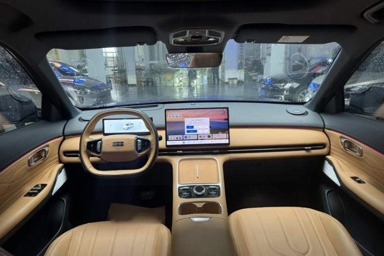 Used Geely Galaxy Xingjian 7 EM-i 2025 120km Navigator Edition Interior 5