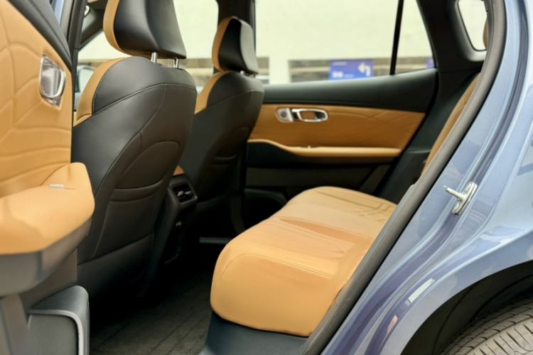 Used Geely Galaxy Xingjian 7 EM-i 2025 120km Navigator Edition Interior 5