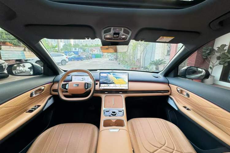 Used Geely Galaxy Xingjian 7 EM-i 2025 120km Navigator Edition Interior 5