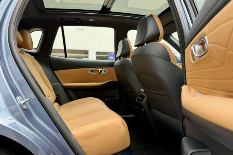 Used Geely Galaxy Xingjian 7 EM-i 2025 120km Navigator Edition Interior 5