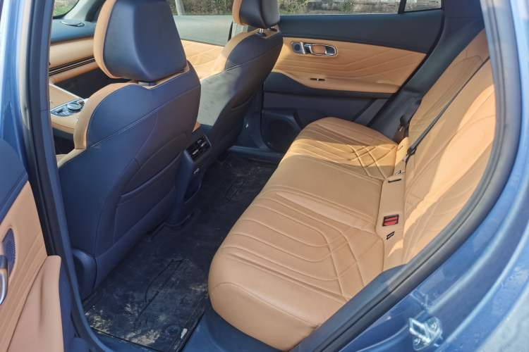 Used Geely Galaxy Xingjian 7 EM-i 2025 120km Navigator Edition Interior 6