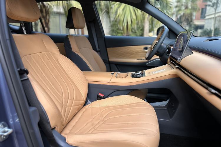 Used Geely Galaxy Xingjian 7 EM-i 2025 120km Navigator Edition Interior 6