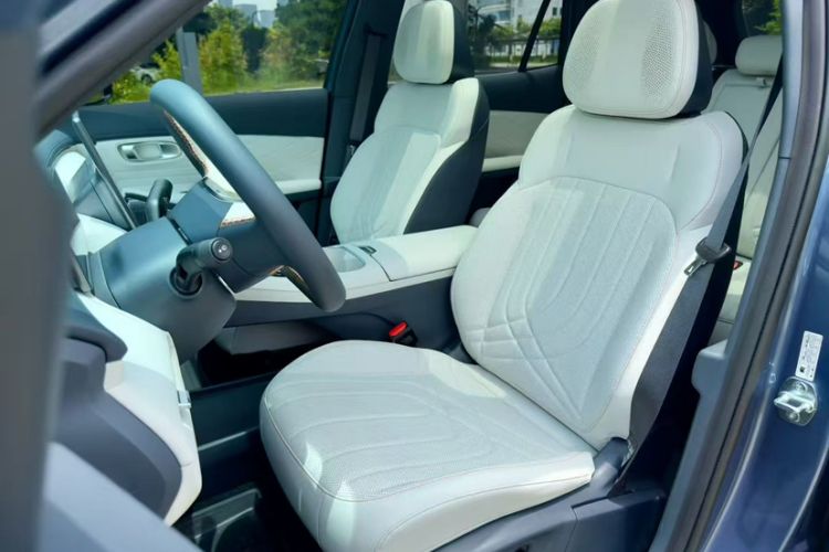 Used Geely Galaxy Xingjian 7 EM-i 2025 120km Navigator Edition Interior 6
