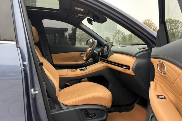 Used Geely Galaxy Xingjian 7 EM-i 2025 120km Navigator Edition Interior 6