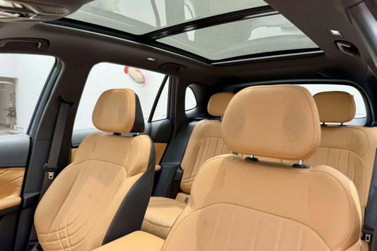 Used Geely Galaxy Xingjian 7 EM-i 2025 120km Navigator Edition Interior 6