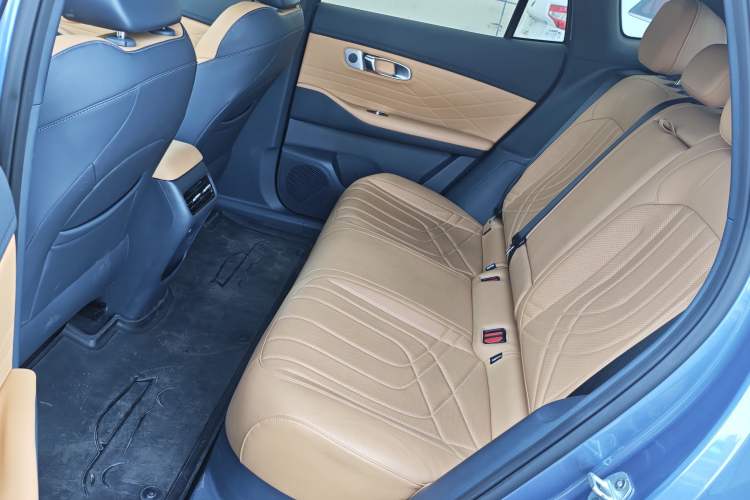 Used Geely Galaxy Xingjian 7 EM-i 2025 120km Navigator Edition Interior 6