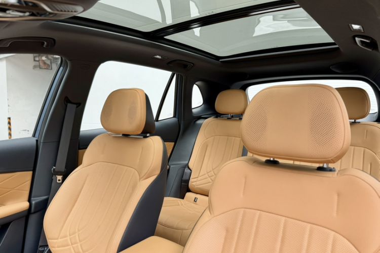 Used Geely Galaxy Xingjian 7 EM-i 2025 120km Navigator Edition Interior 6