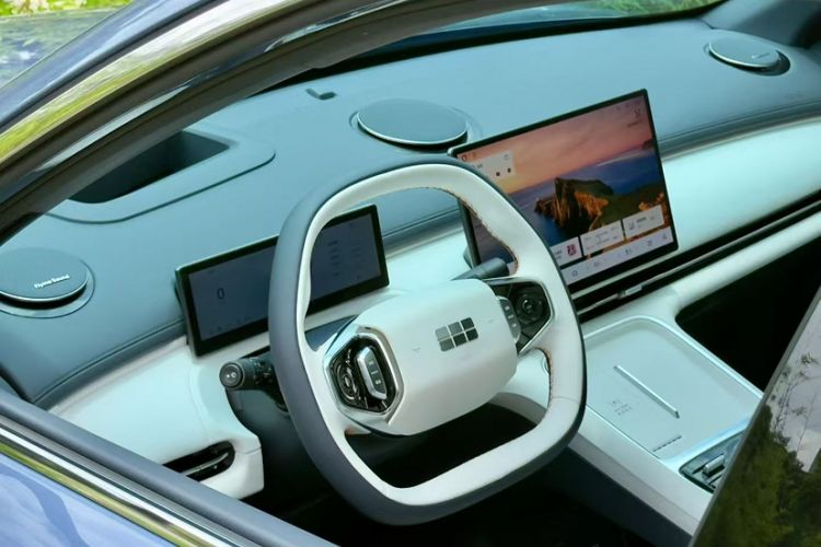 Used Geely Galaxy Xingjian 7 EM-i 2025 120km Navigator Edition Interior 7