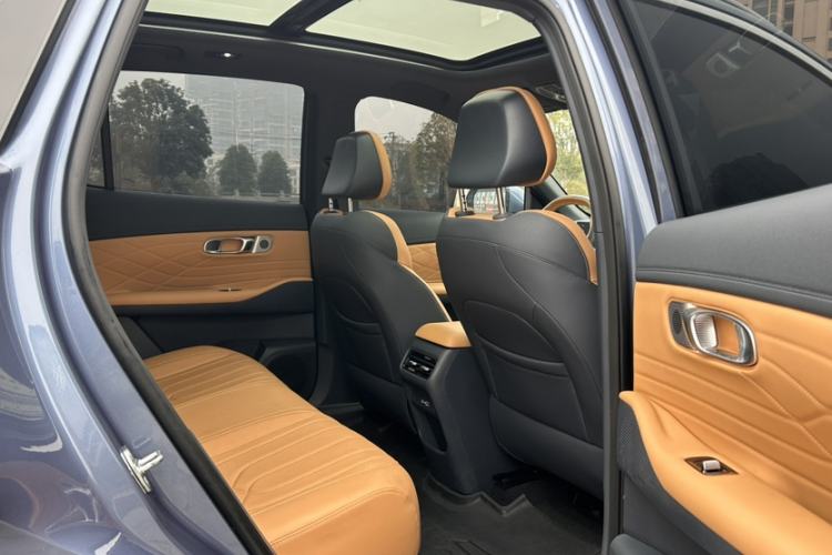 Used Geely Galaxy Xingjian 7 EM-i 2025 120km Navigator Edition Interior 7