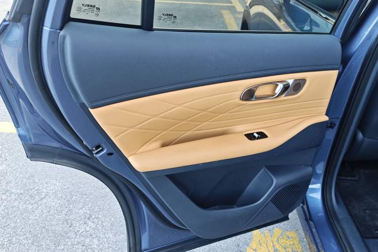 Used Geely Galaxy Xingjian 7 EM-i 2025 120km Navigator Edition Interior 7