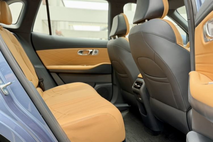 Used Geely Galaxy Xingjian 7 EM-i 2025 120km Navigator Edition Interior 8