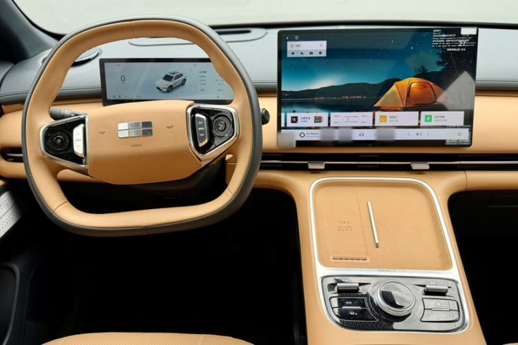 Used Geely Galaxy Xingjian 7 EM-i 2025 120km Navigator Edition Interior 8