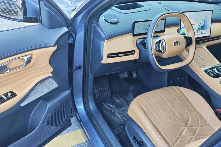 Used Geely Galaxy Xingjian 7 EM-i 2025 120km Navigator Edition Interior 9