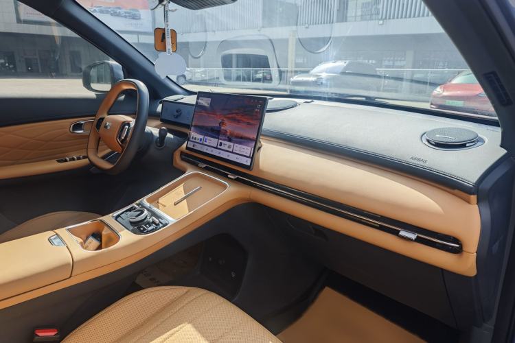 Used Geely Galaxy Xingjian 7 EM-i 2025 120km Navigator Edition Interior 9