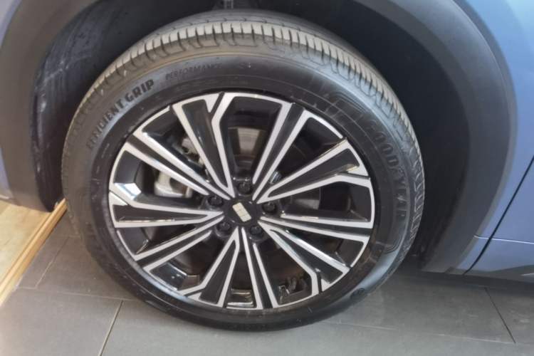 Used Geely Galaxy Xingjian 7 EM-i 2025 120km Navigator Edition Left Front Wheel Hub