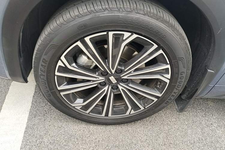 Used Geely Galaxy Xingjian 7 EM-i 2025 120km Navigator Edition Left Front Wheel Hub