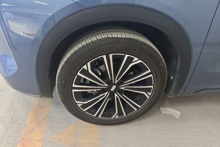 Used Geely Galaxy Xingjian 7 EM-i 2025 120km Navigator Edition Left Front Wheel Hub