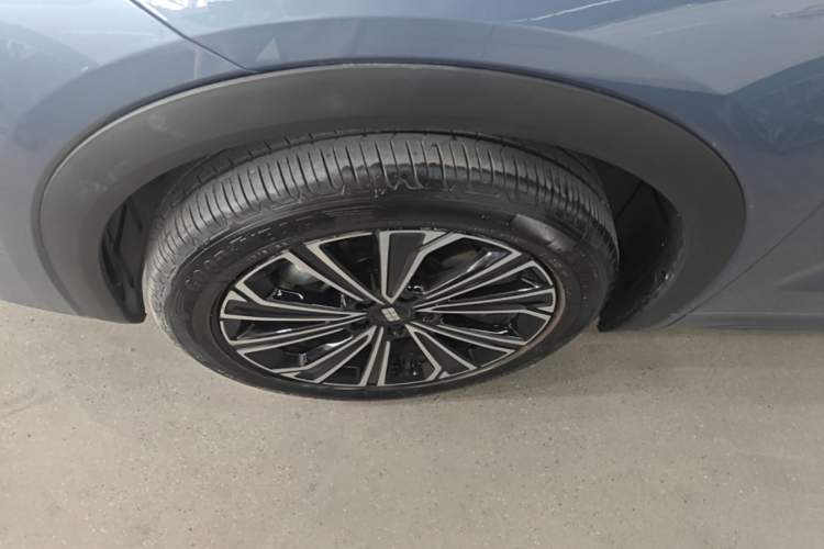Used Geely Galaxy Xingjian 7 EM-i 2025 120km Navigator Edition Left Front Wheel Hub