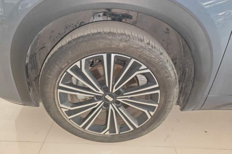 Used Geely Galaxy Xingjian 7 EM-i 2025 120km Navigator Edition Left Front Wheel Hub