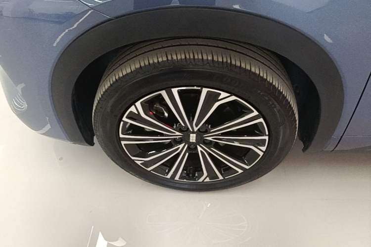 Used Geely Galaxy Xingjian 7 EM-i 2025 120km Navigator Edition Left Front Wheel Hub