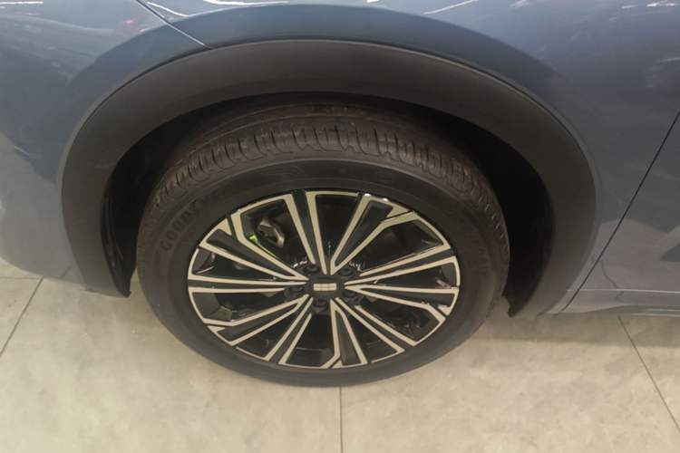 Used Geely Galaxy Xingjian 7 EM-i 2025 120km Navigator Edition Left Front Wheel Hub