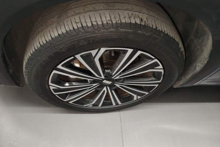 Used Geely Galaxy Xingjian 7 EM-i 2025 120km Navigator Edition Left Front Wheel Hub