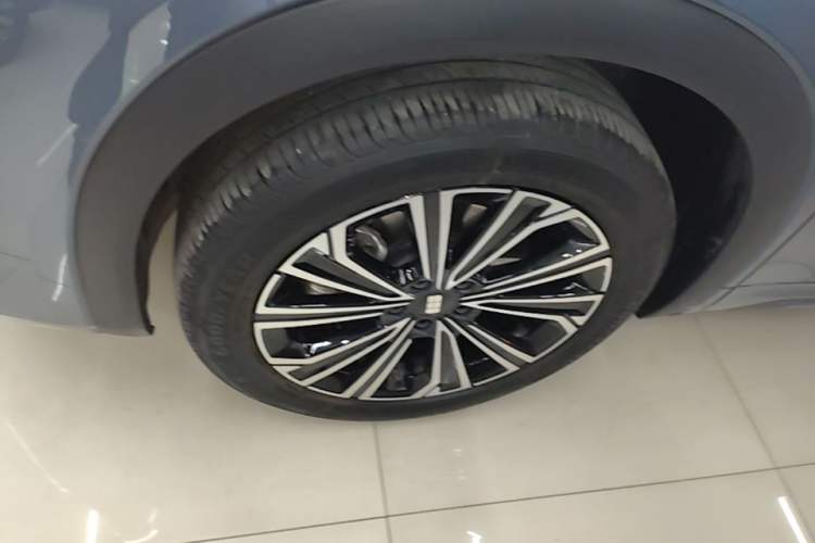 Used Geely Galaxy Xingjian 7 EM-i 2025 120km Navigator Edition Left Front Wheel Hub