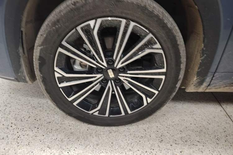 Used Geely Galaxy Xingjian 7 EM-i 2025 120km Navigator Edition Left Front Wheel Hub