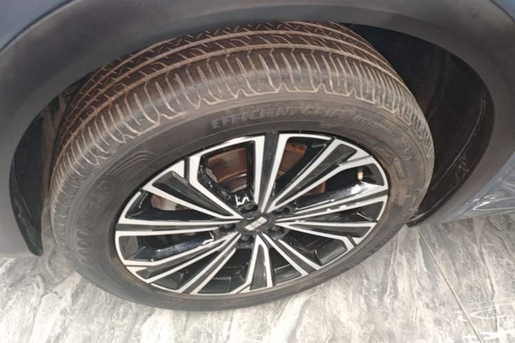 Used Geely Galaxy Xingjian 7 EM-i 2025 120km Navigator Edition Left Front Wheel Hub
