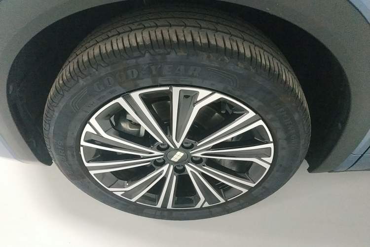 Used Geely Galaxy Xingjian 7 EM-i 2025 120km Navigator Edition Left Front Wheel Hub