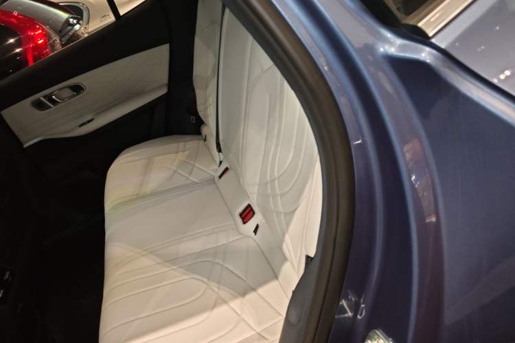 Used Geely Galaxy Xingjian 7 EM-i 2025 120km Navigator Edition Left Rear Seat
