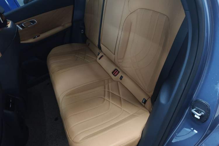 Used Geely Galaxy Xingjian 7 EM-i 2025 120km Navigator Edition Left Rear Seat