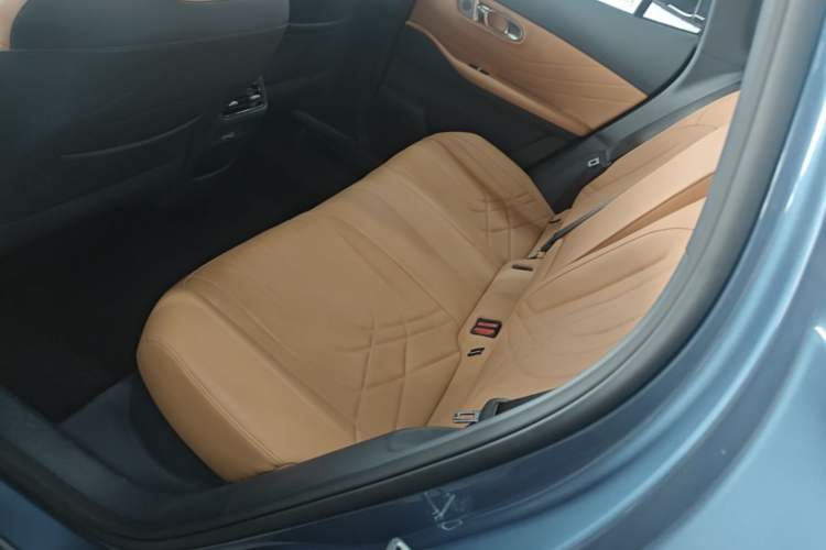 Used Geely Galaxy Xingjian 7 EM-i 2025 120km Navigator Edition Left Rear Seat
