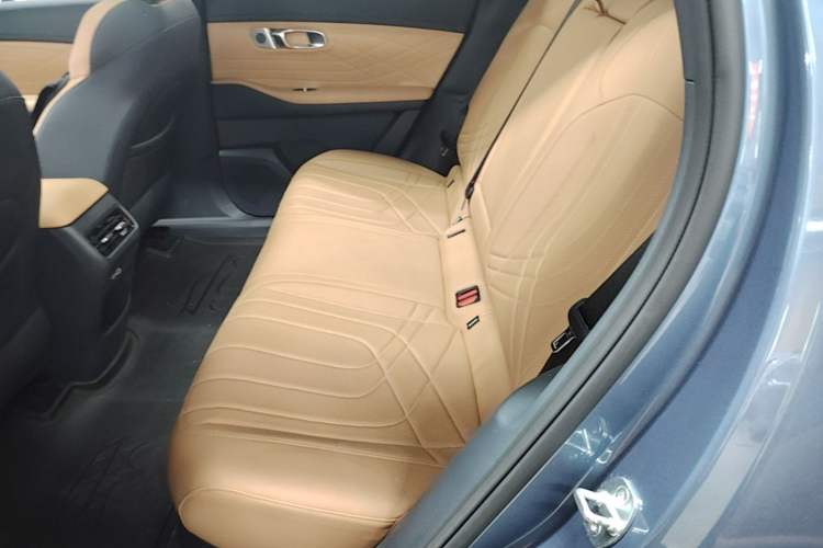 Used Geely Galaxy Xingjian 7 EM-i 2025 120km Navigator Edition Left Rear Seat