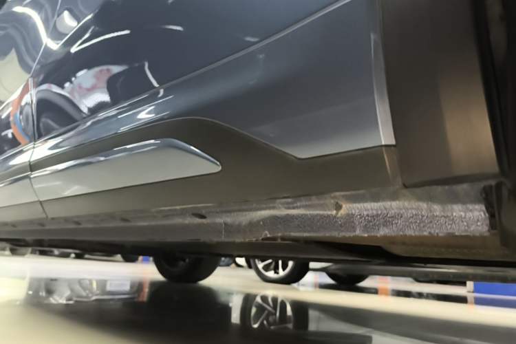 Used Geely Galaxy Xingjian 7 EM-i 2025 120km Navigator Edition Left Side Sill