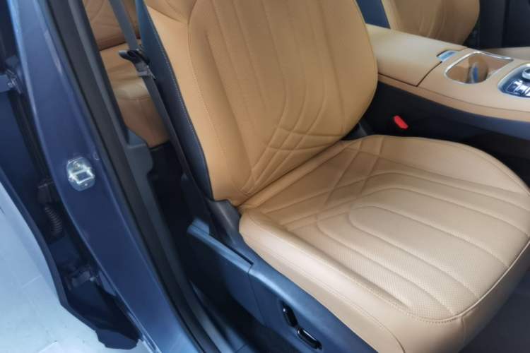 Used Geely Galaxy Xingjian 7 EM-i 2025 120km Navigator Edition Right Front Seat